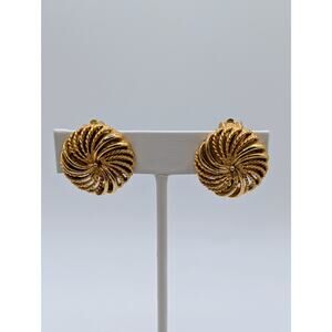 Vintage 1950s Lisner Gold Tone Swirl Clip On Earrings 7/8”